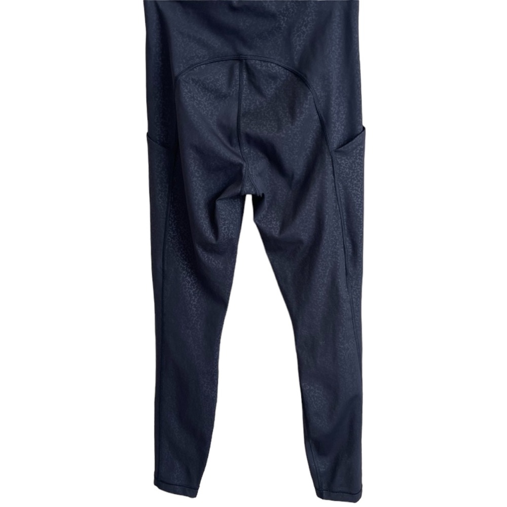 Athleta Ultimate Stash Pocket Embossed XS EUC - Picture 3 of 9